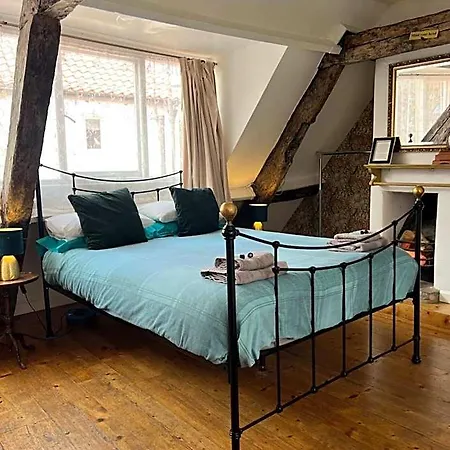 Little Pie In The Sky Bed & Breakfast