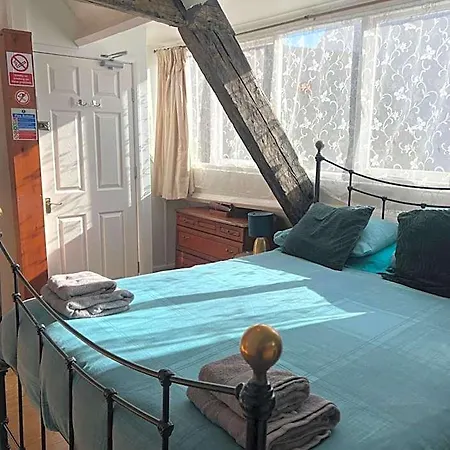Little Pie In The Sky Bed & Breakfast 3*