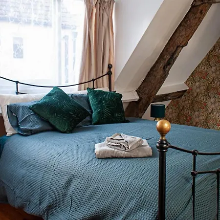 Nocleg ze śniadaniem Little Pie In The Sky 3*